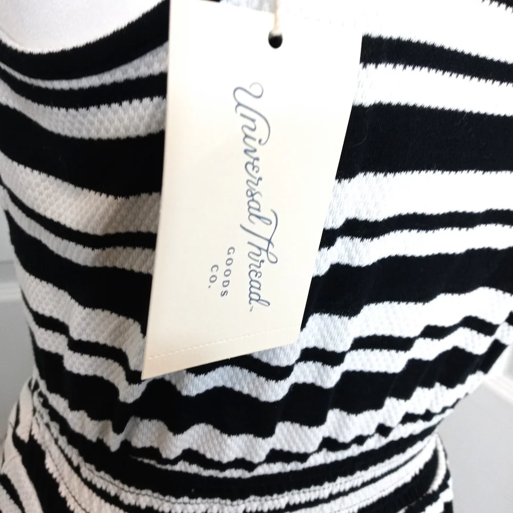 NWT Universal Thread Wrap Style Dress - Picture 6 of 7